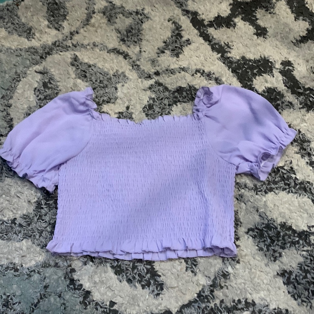 Cropped purple shirt